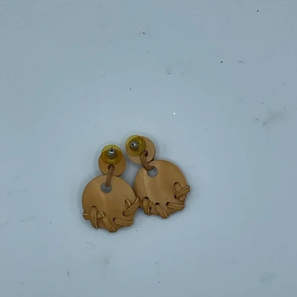 “HANDMADE” ROUND WOOD AND LEATHER ROPE DROP STYLR PIERCED EARRINGS. - Picture 8 of 9